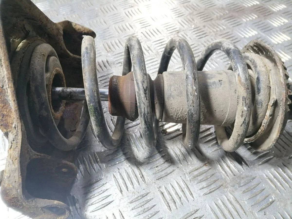 Пружина передняя левая VW Passat B5