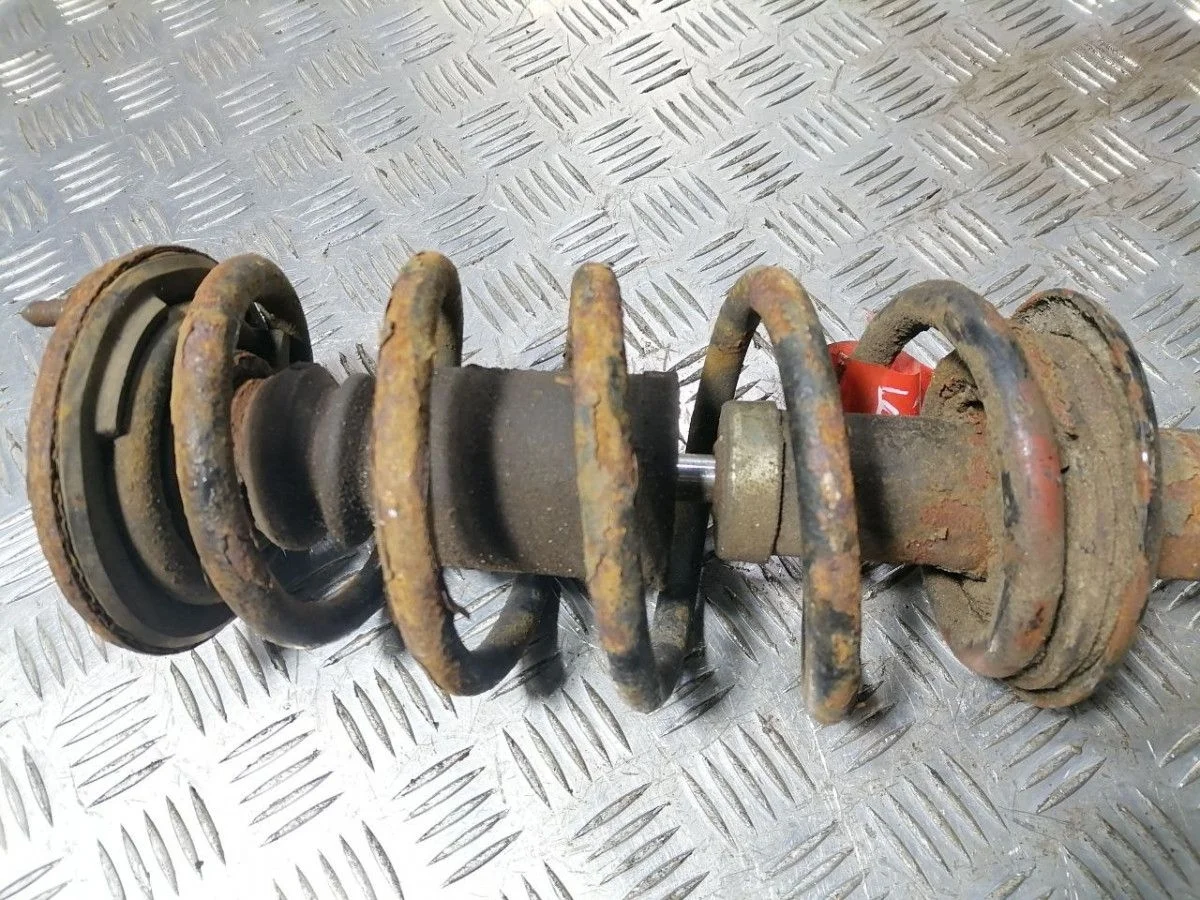 Пружина передняя VW Passat B5