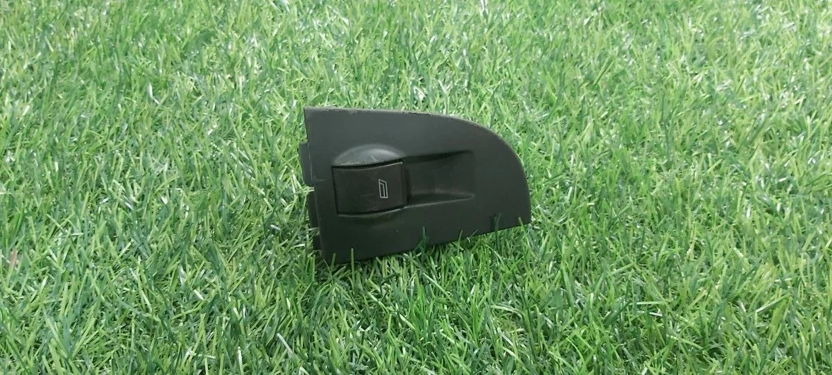 Кнопка стеклоподъемника передняя правая Audi A6 C5