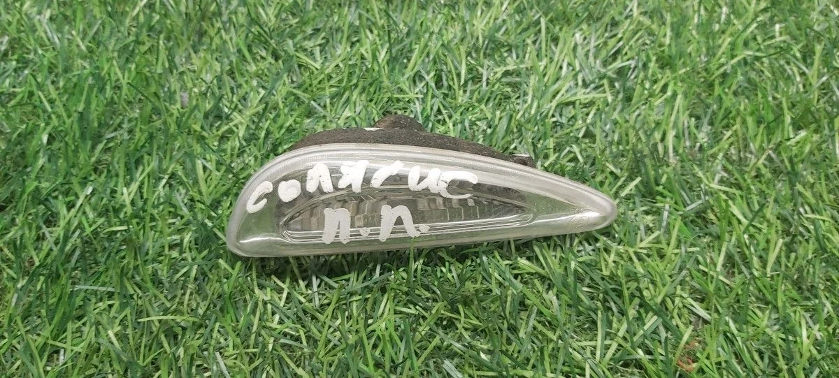 Повторитель на крыло левый белый Hyundai Solaris 2