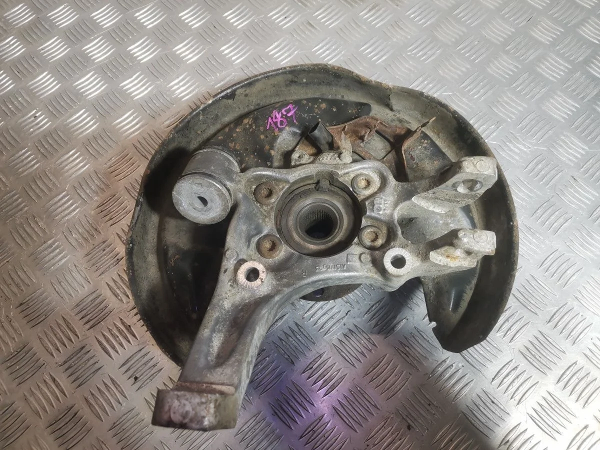 Кулак поворотный задний правый Audi A8 D2