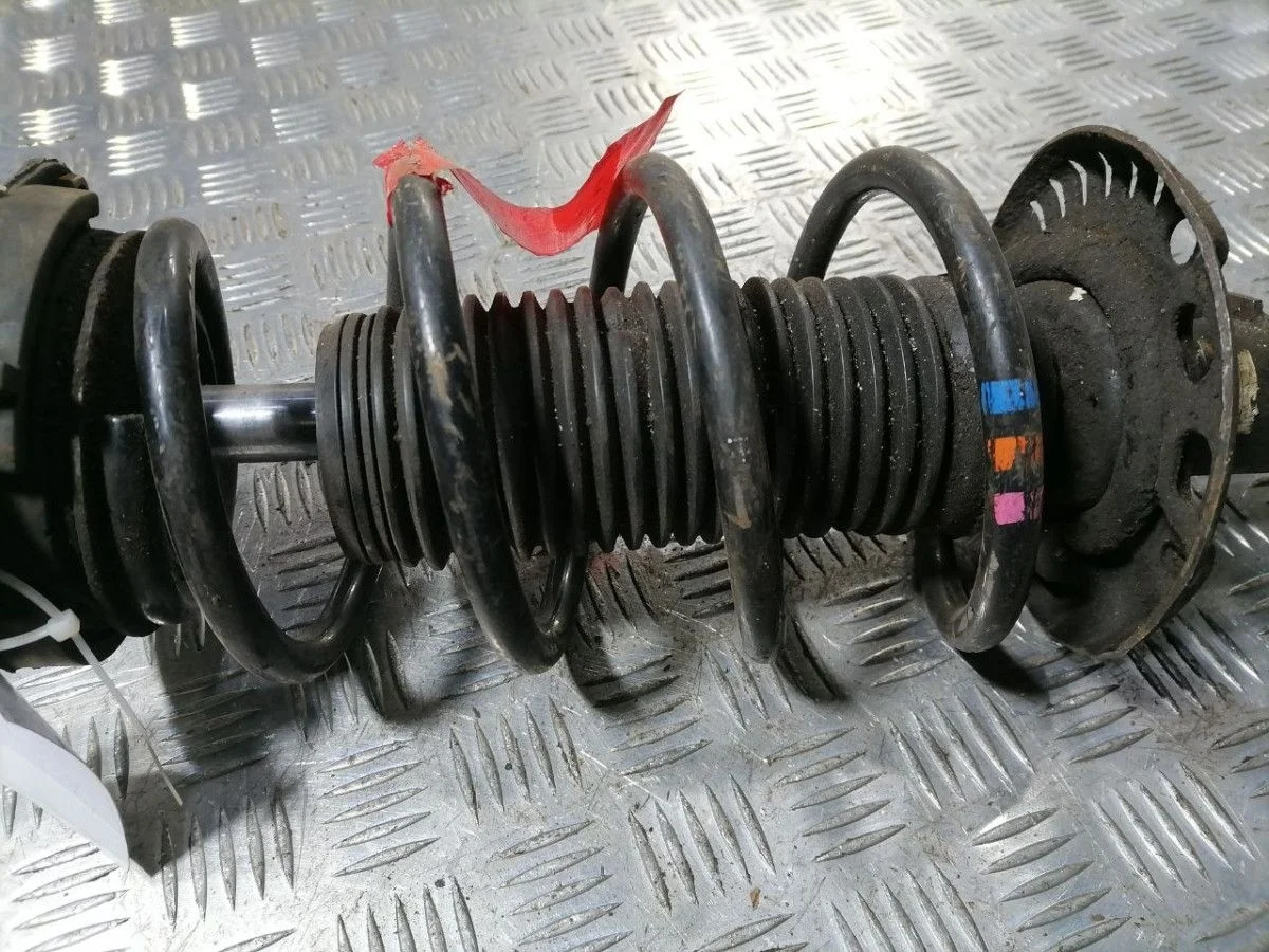 Пружина передняя VW Golf IV