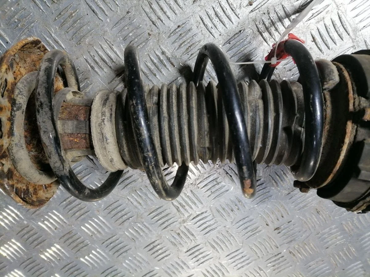 Пружина передняя VW Golf V