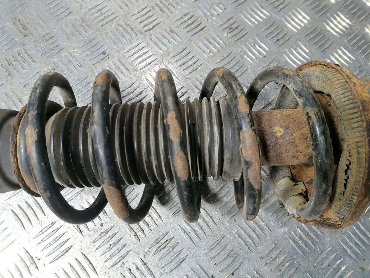 Пружина передняя VW Golf V