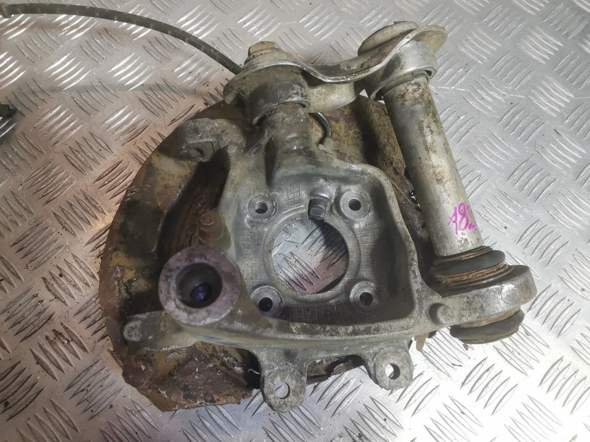 Кулак поворотный задний левый Bmw 5 E39