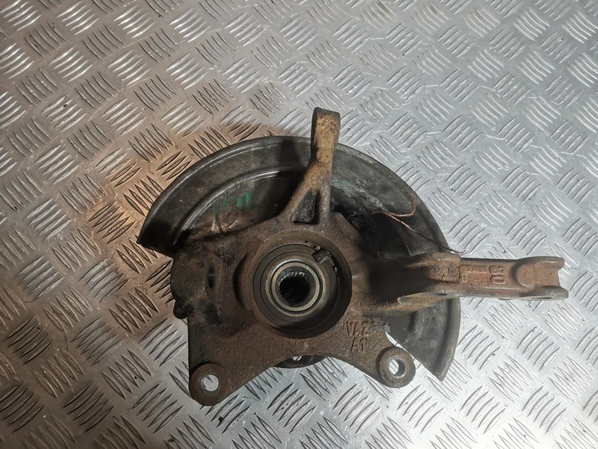 Кулак поворотный передний левый Renault Duster 2