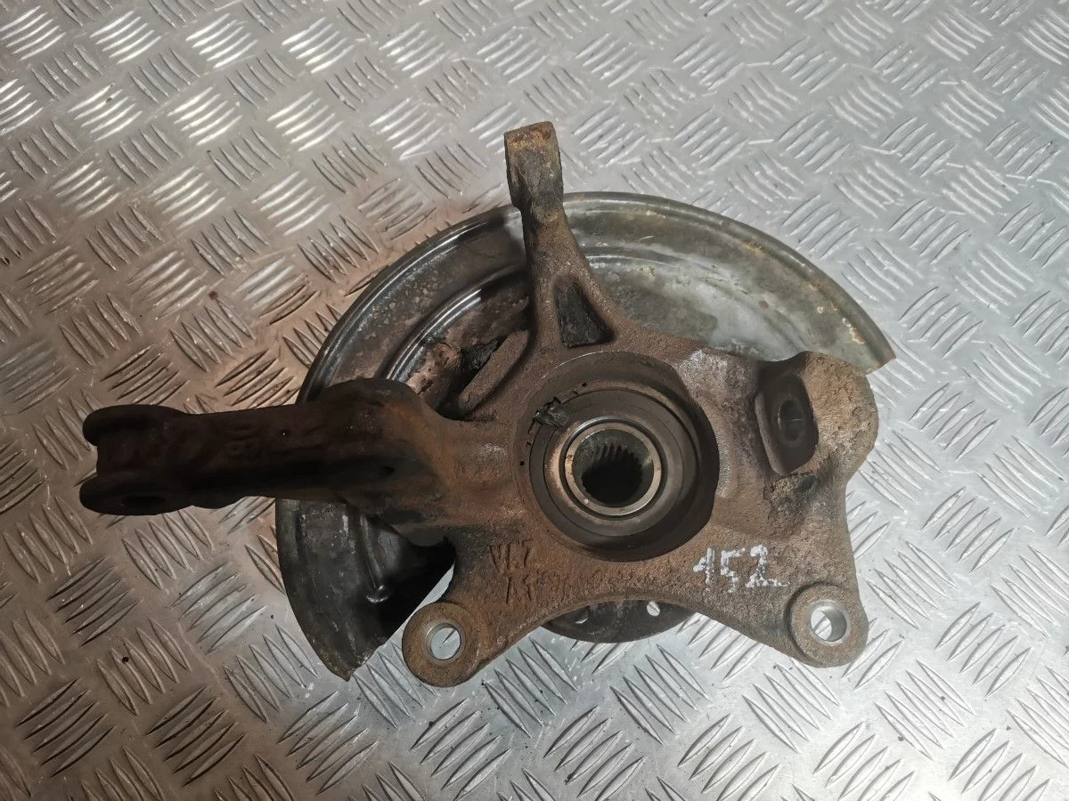 Кулак поворотный передний правый Renault Duster