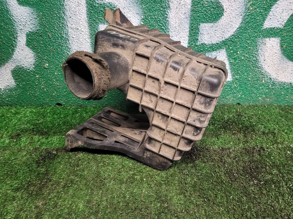 Резонатор воздушного фильтра на Mazda 6 GH