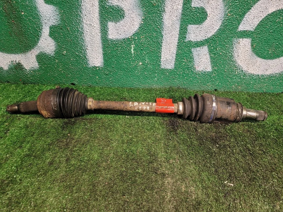 Полуось в сборе левая на Lancer 10 4A92