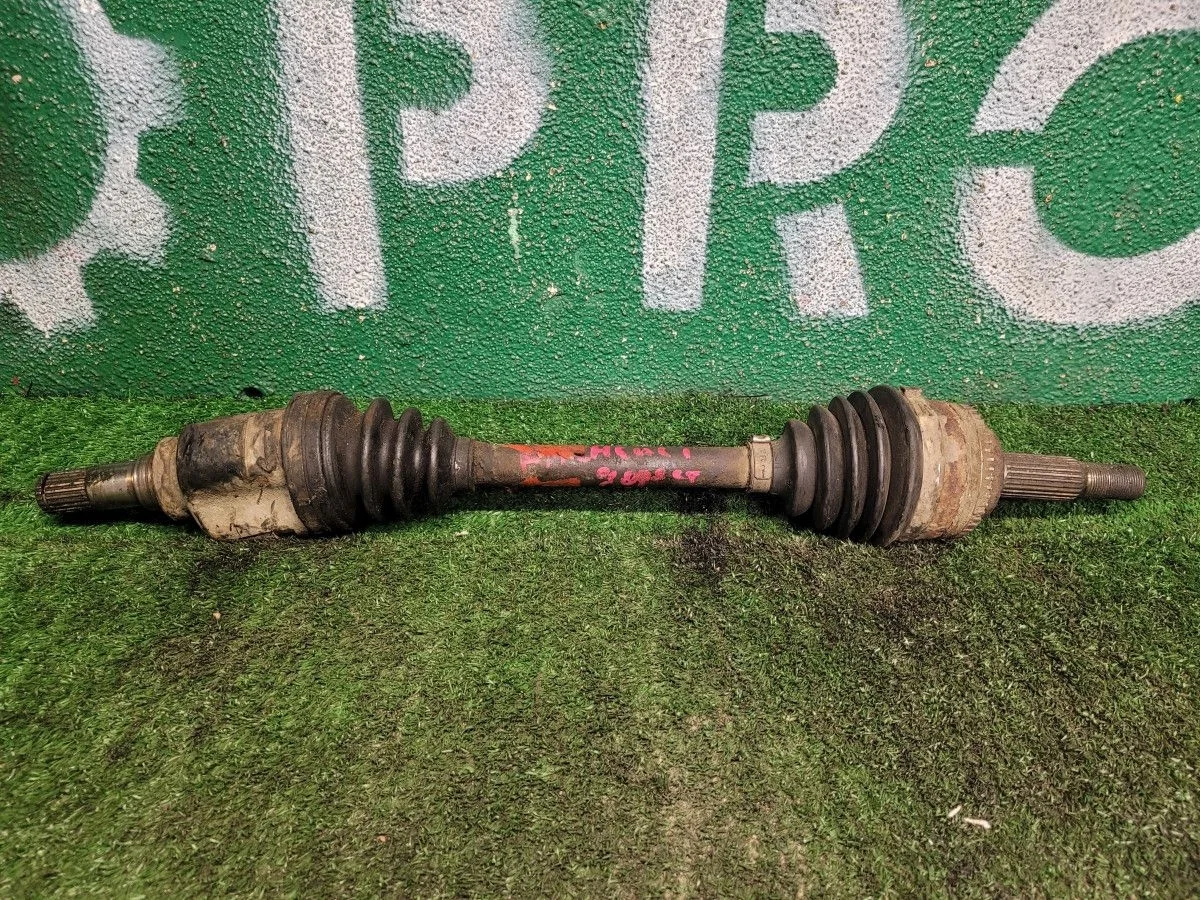 Полуось в сборе левая на Toyota Avensis 1