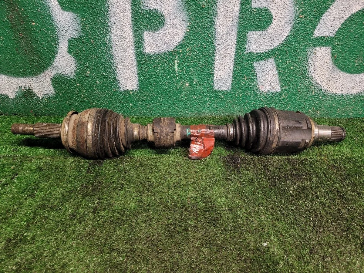 Полуось в сборе левая на Toyota RAV4 30