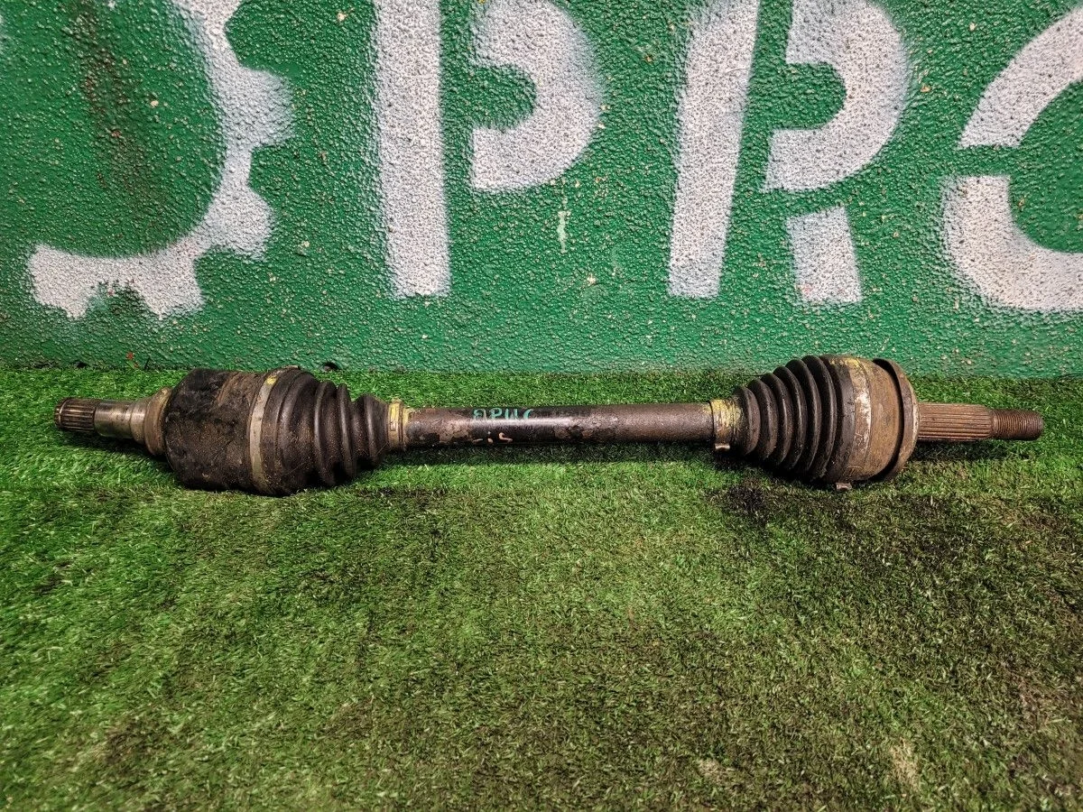 Полуось в сборе левая на Toyota Auris E150