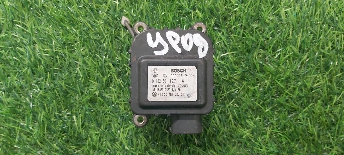 Моторчик заслонки печки Audi A6 C5 (S6,RS6)