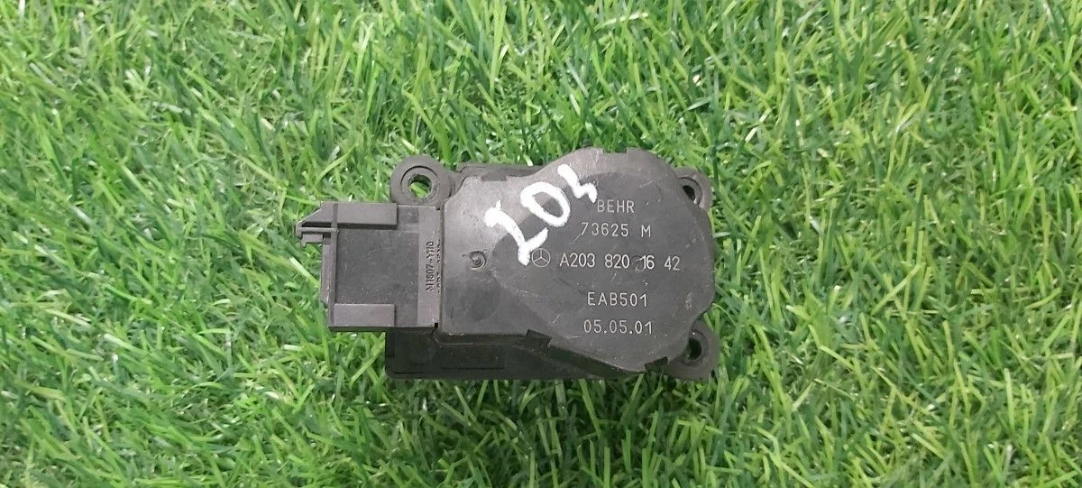 Моторчик заслонки печки Mercedes C- Class W203