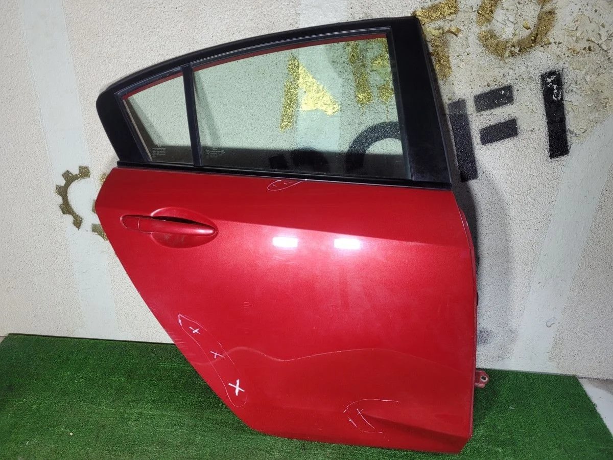 Дверь задняя правая на Mazda 3 BL