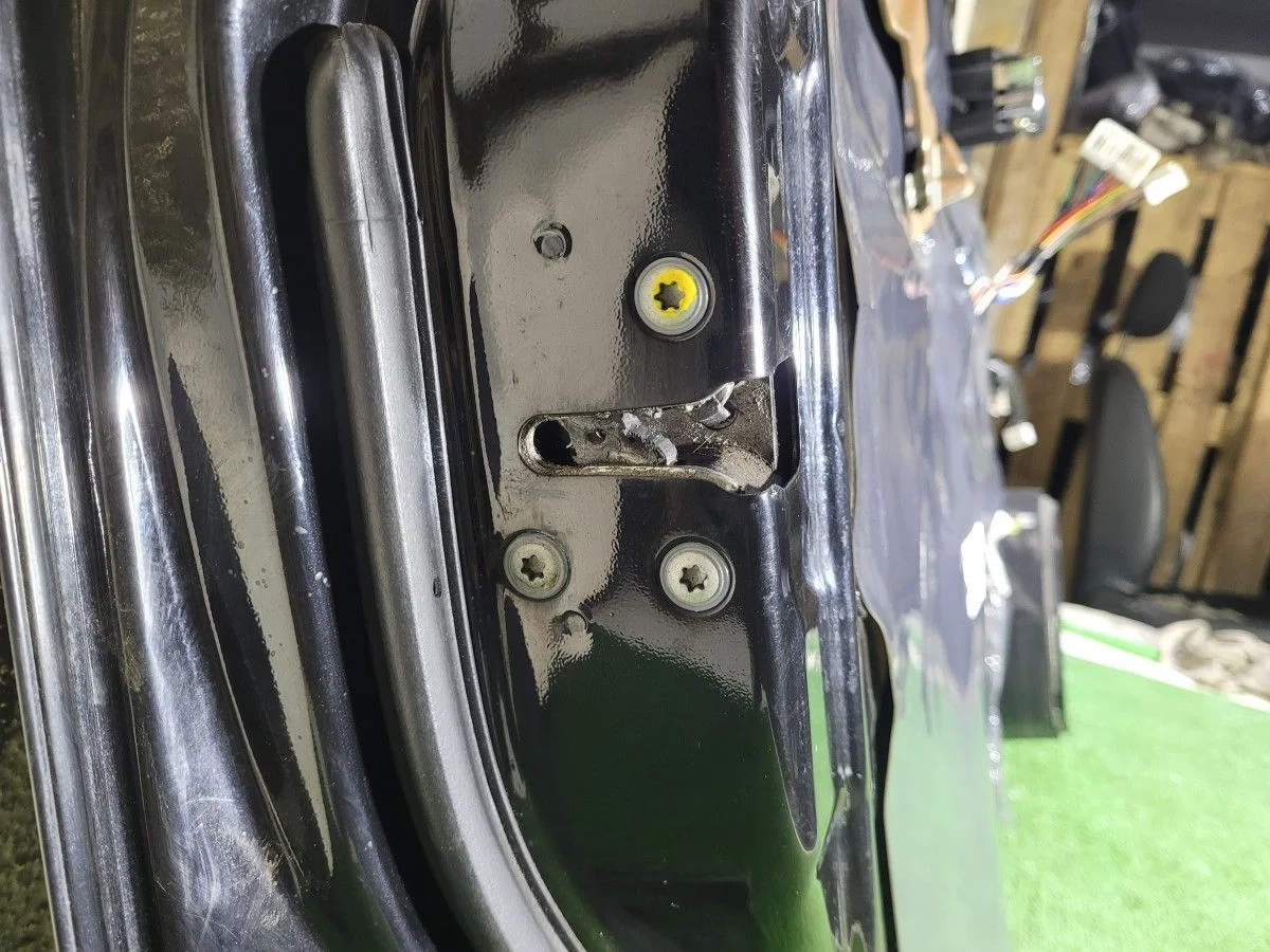 Замок двери передней левой на Pathfinder R51 рест