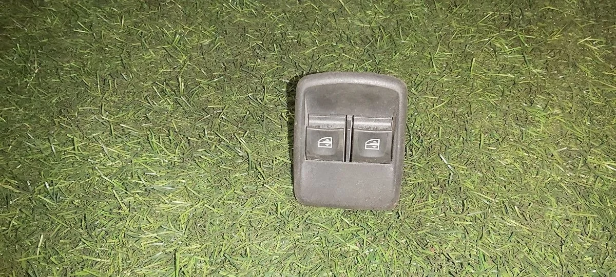 Блок кнопок стеклоподъемников Renault logan 2