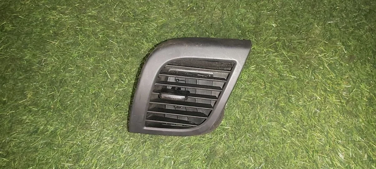 Дефлектор воздуховода правый Hyundai Solaris