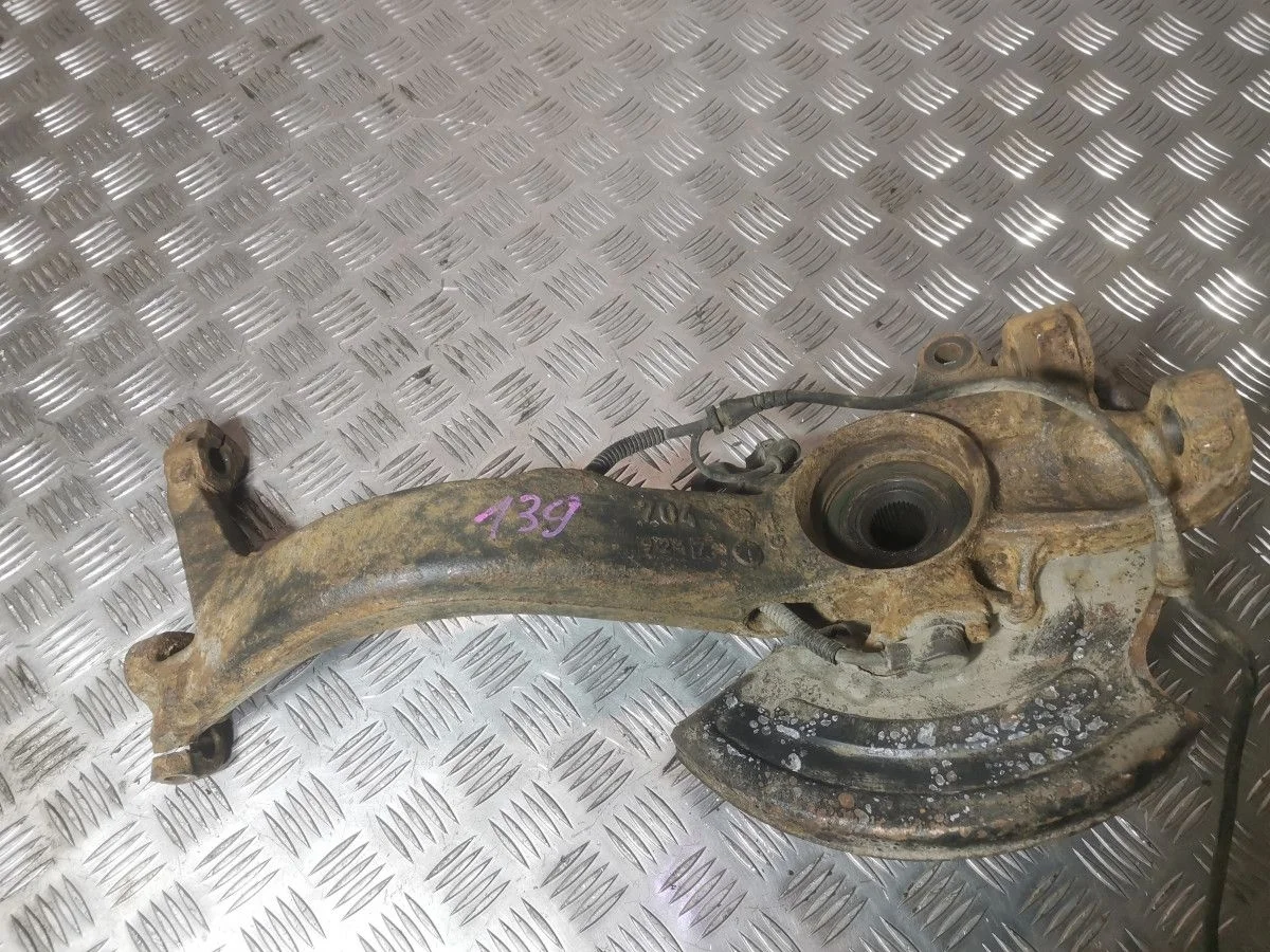 Кулак передний правый Audi A6 C5 Allroad