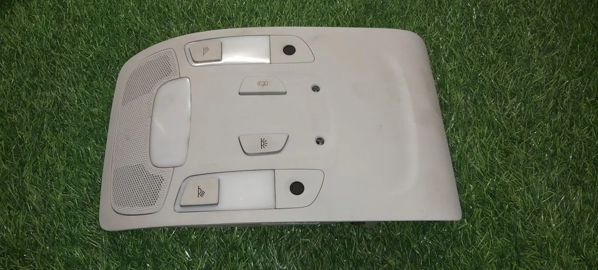 Плафон салонный Audi A7 4G