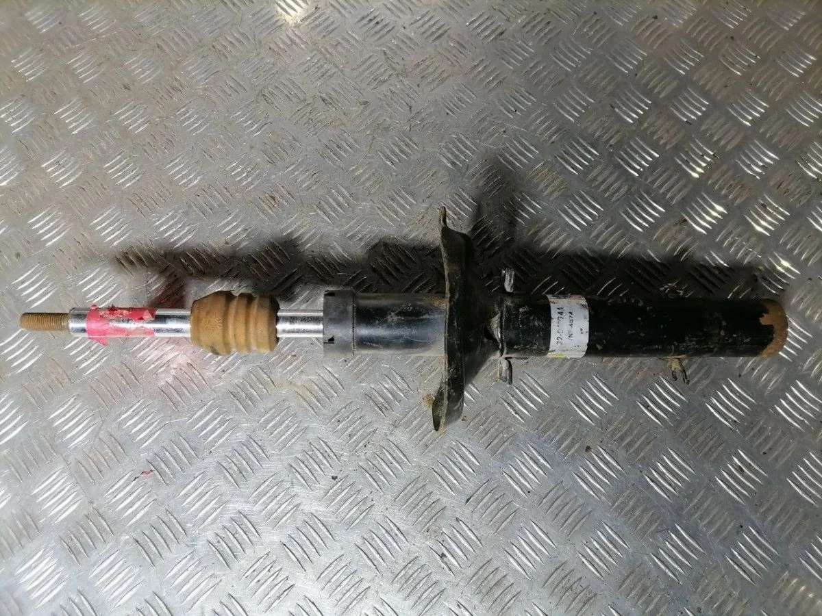 Стойка амортизатора передняя Skoda Octavia