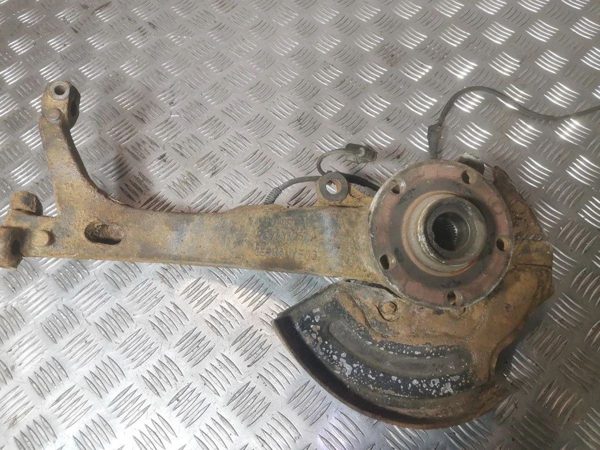 Поворотный кулак передний левый Audi Allroad