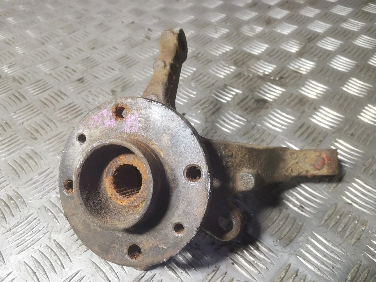 Кулак поворотный Правый Renault Logan