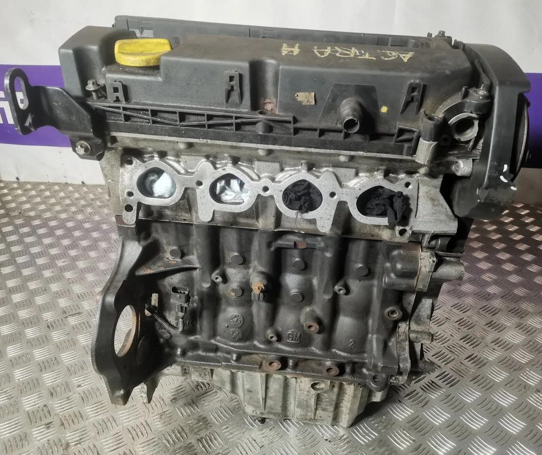 Двигатель Opel Astra H 1.8 с дефектами пластика