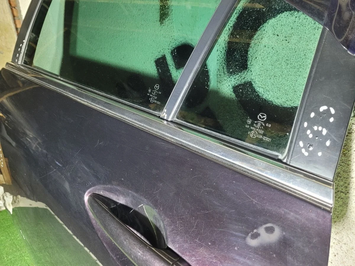 Хром молдинг двери задней левой на Mazda 6 GH