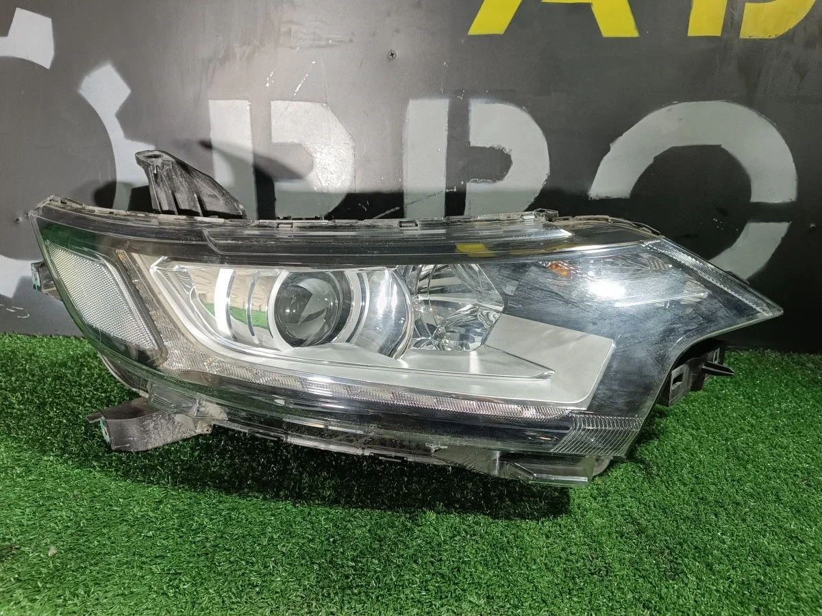 Фара передняя правая Mitsubishi Outlander 3