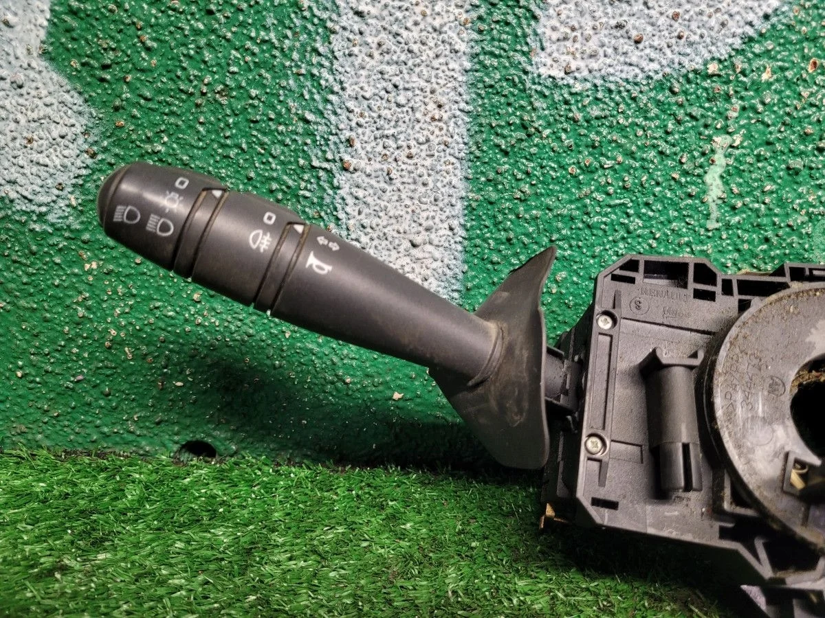 Переключатель поворотов Nissan Almera G15