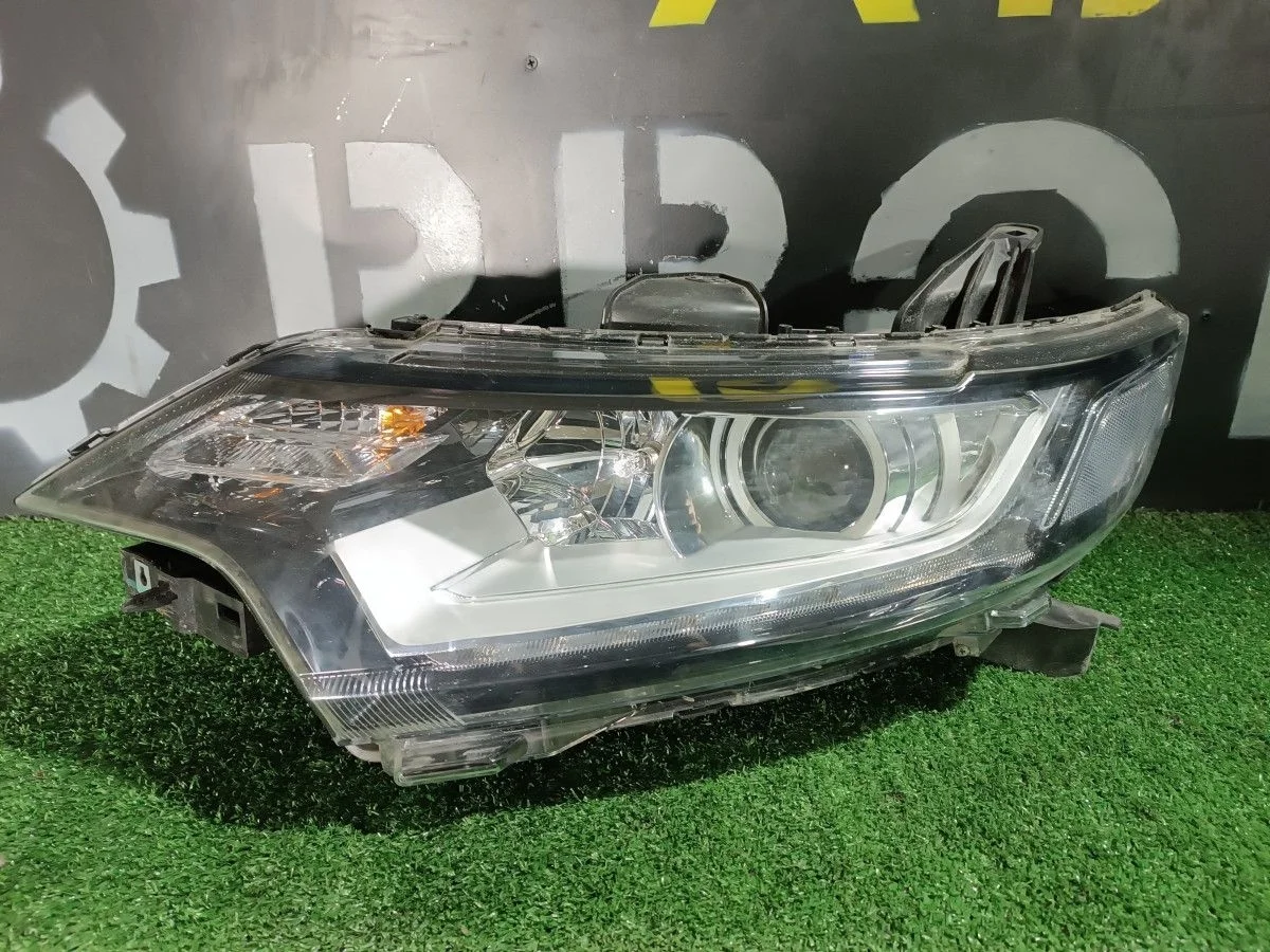 Фара передняя левая Mitsubishi Outlander 3