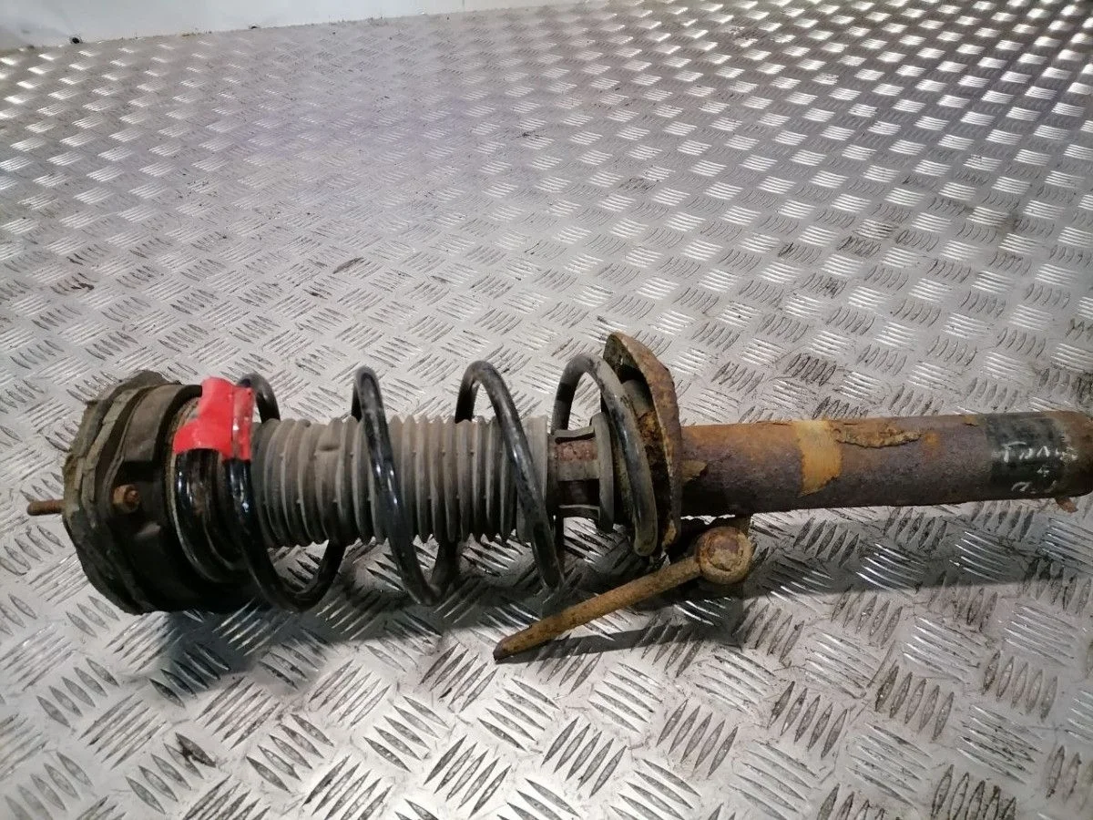 Стойка амортизатора передняя VW Golf