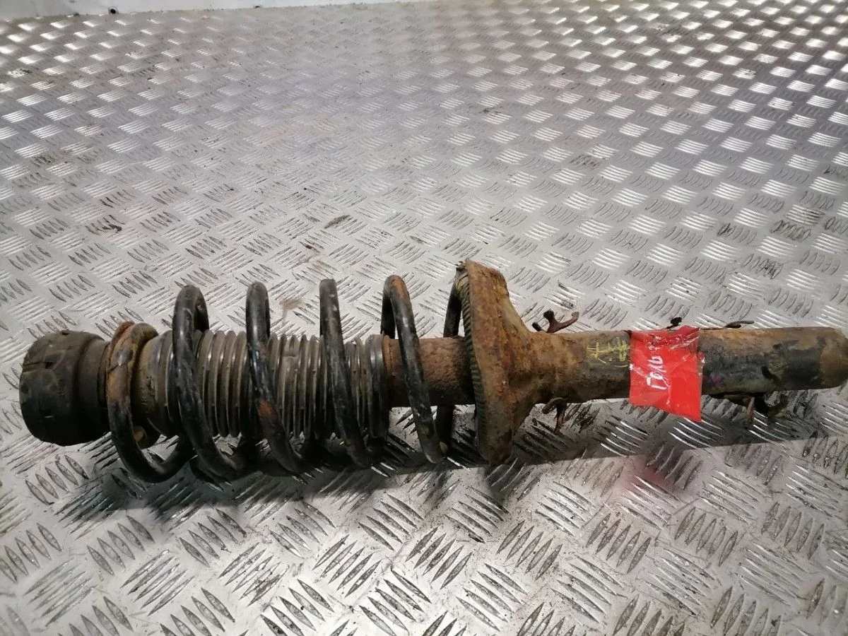 Стойка амортизатора передняя VW Golf