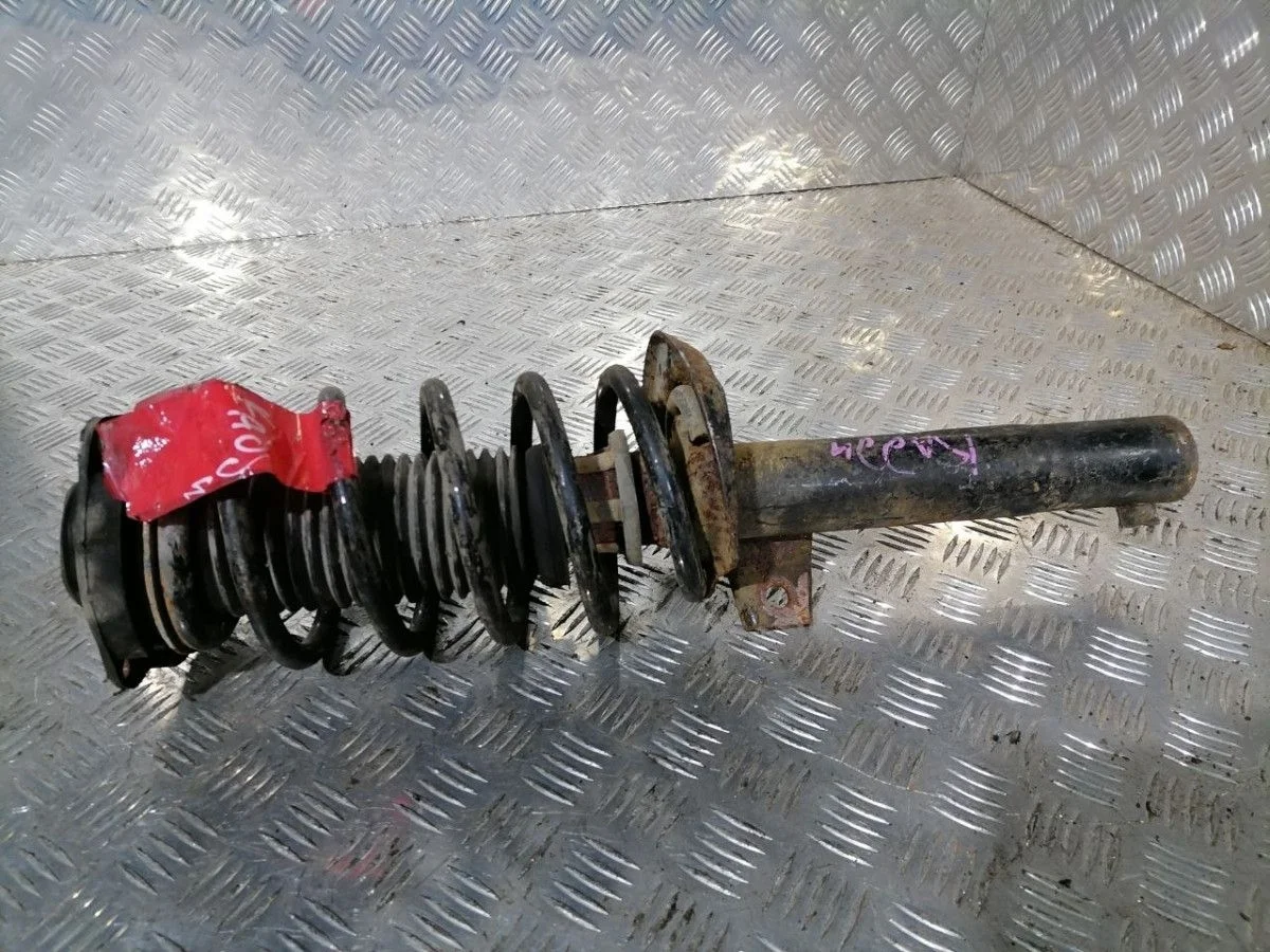 Стойка амортизатора передняя VW Caddy