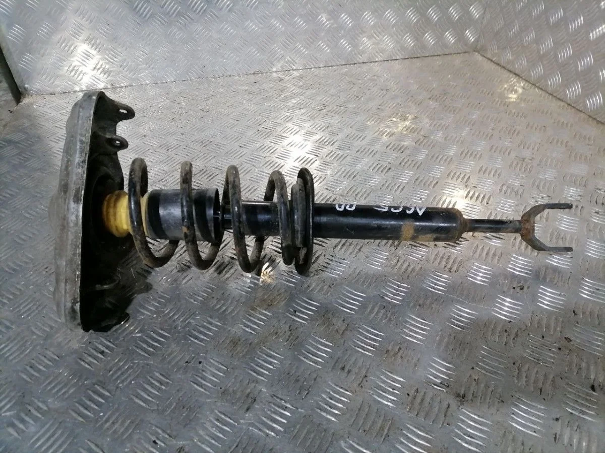 Стойка амортизатора передняя правая Audi A6 C5