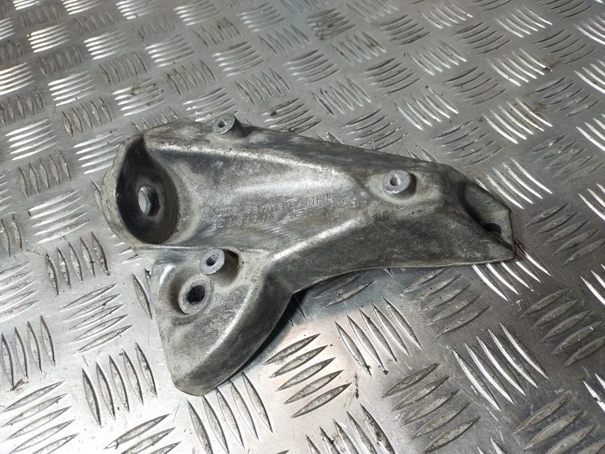 Кронштейн кпп Volkswagen Passat B5