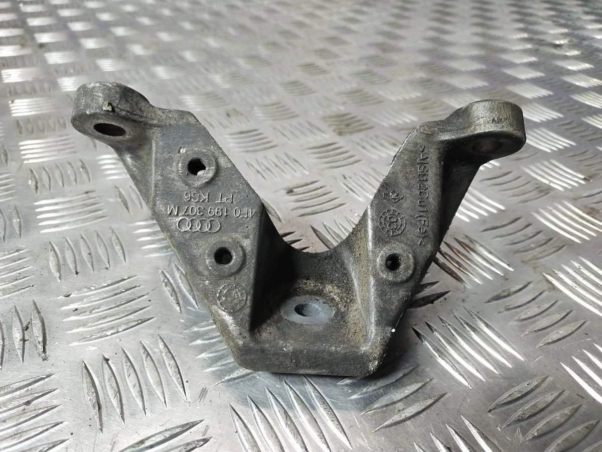 Кронштейн двигателя левый Audi A6