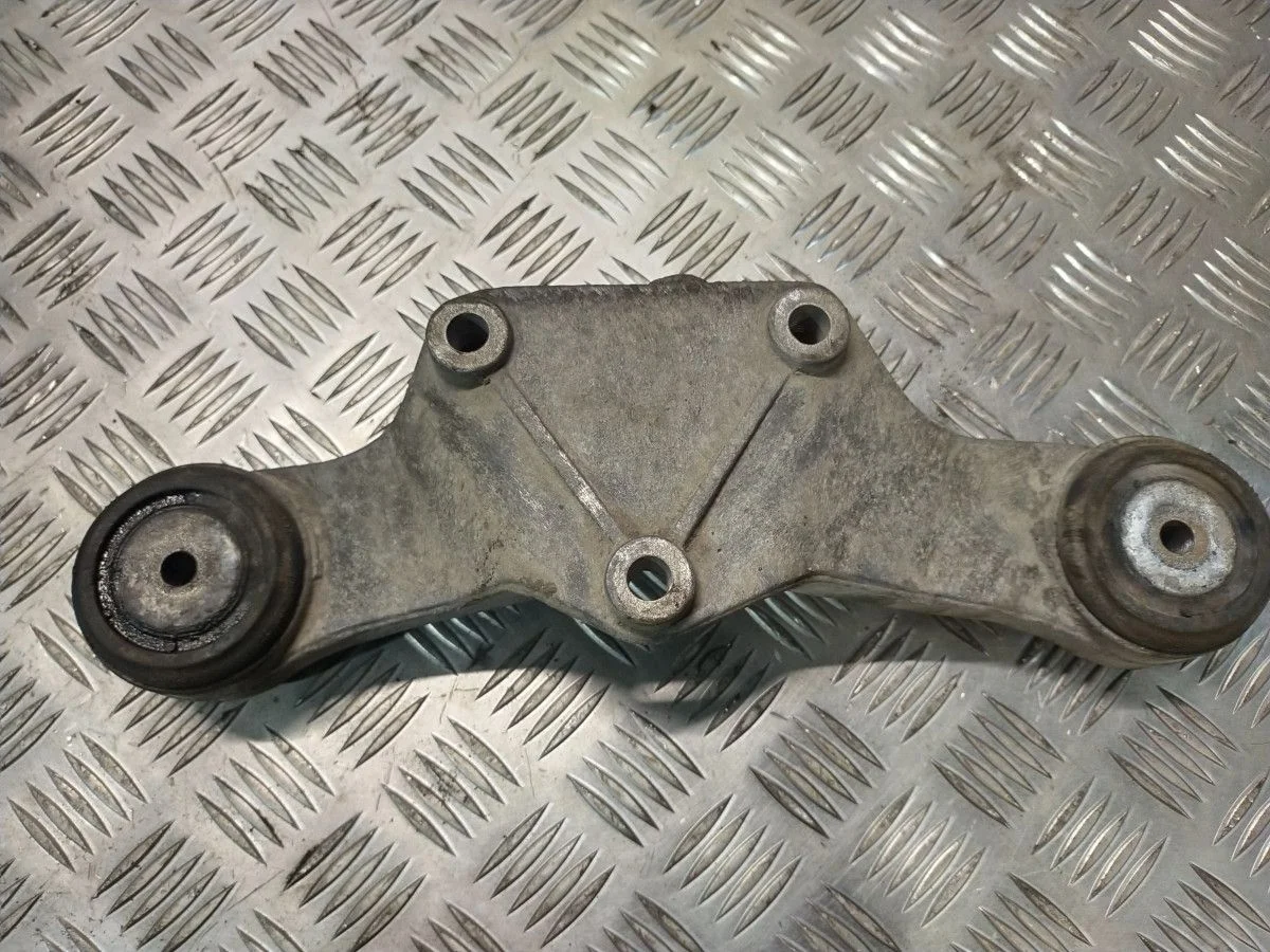 Кронштейн заднего редуктора Volkswagen Passat V