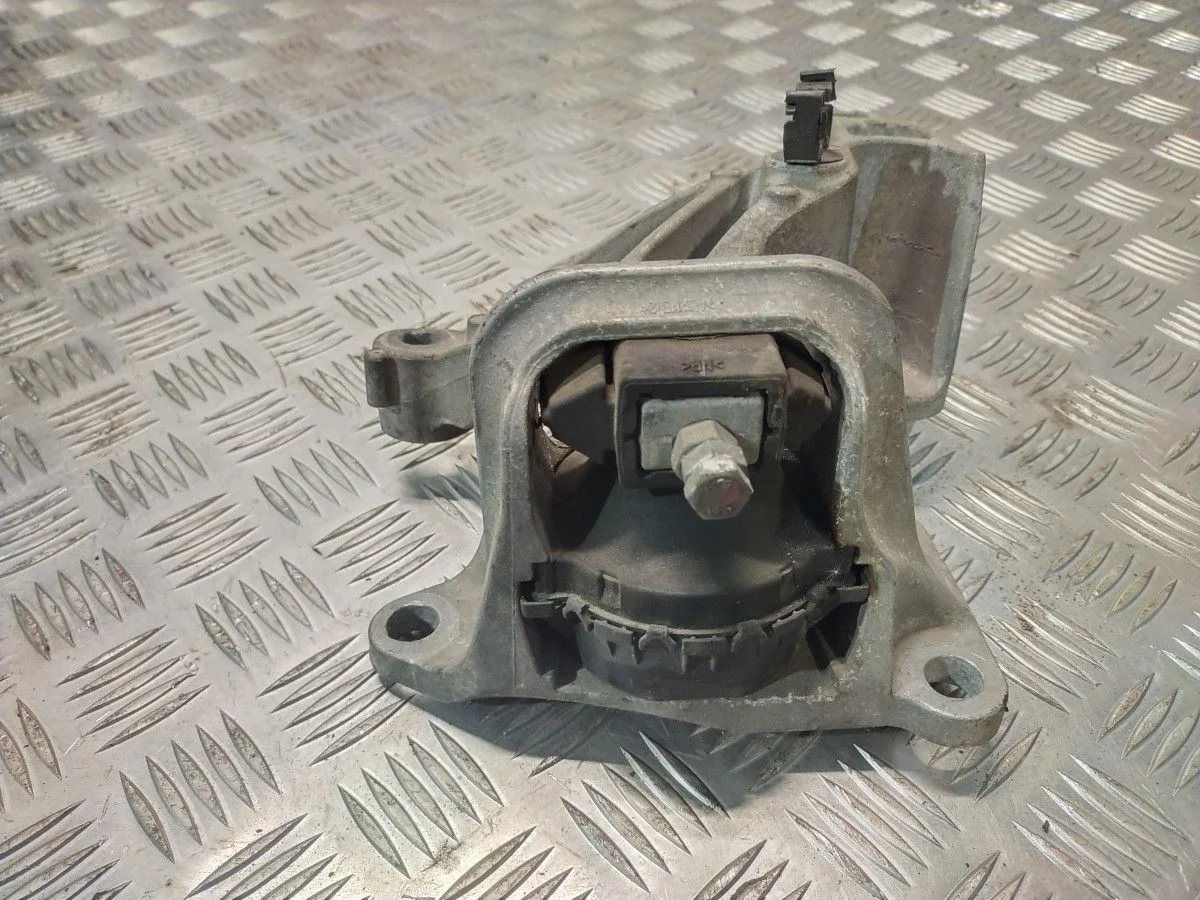 Подушка двигателя правая Renault Fluence