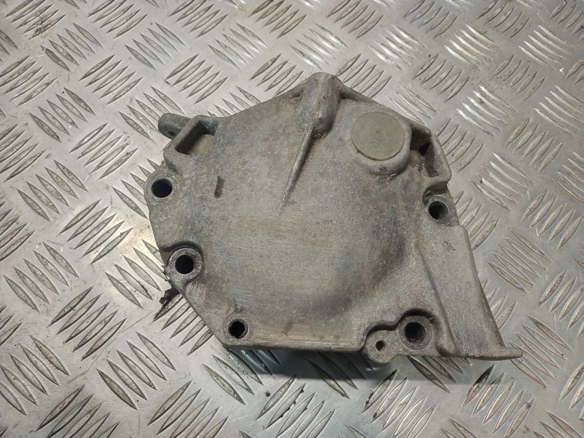 Кронштейн двигателя Renault Logan