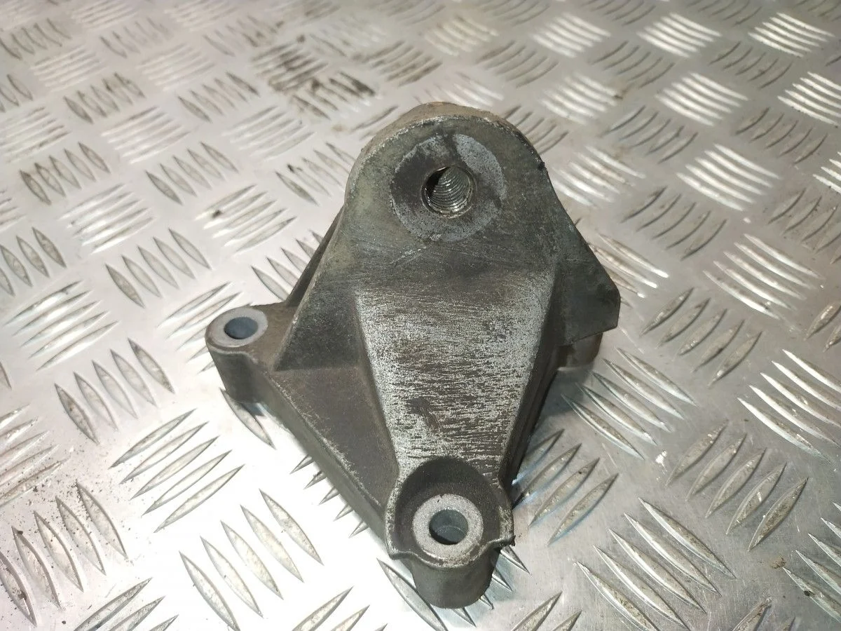 Кронштейн подушки двигателя Renault Megane 2