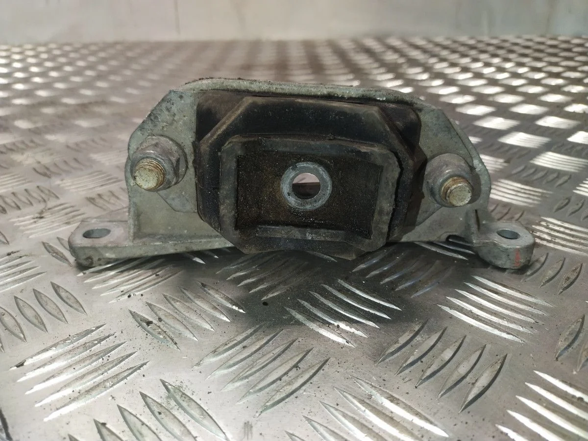 Подушка крепления КПП Renault Duster