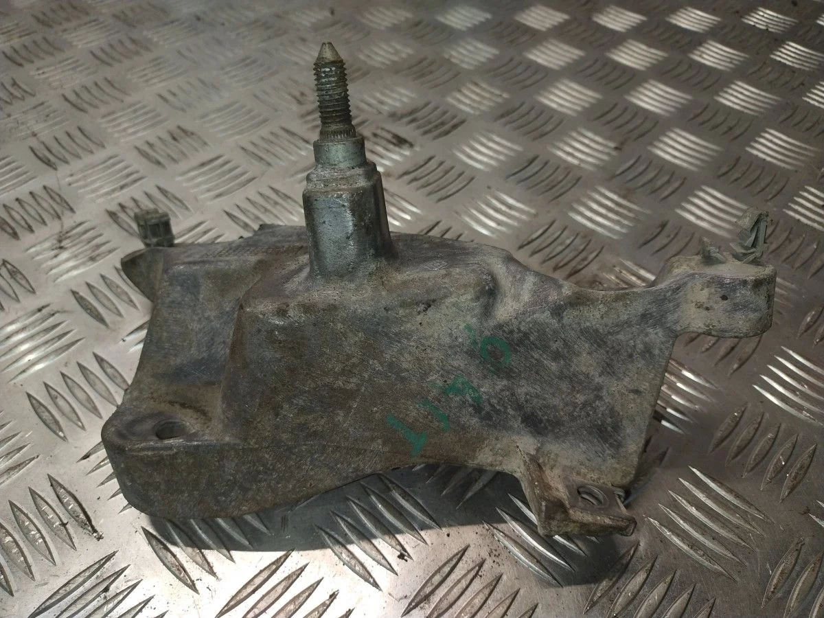 Кронштейн КПП левый Renault Duster