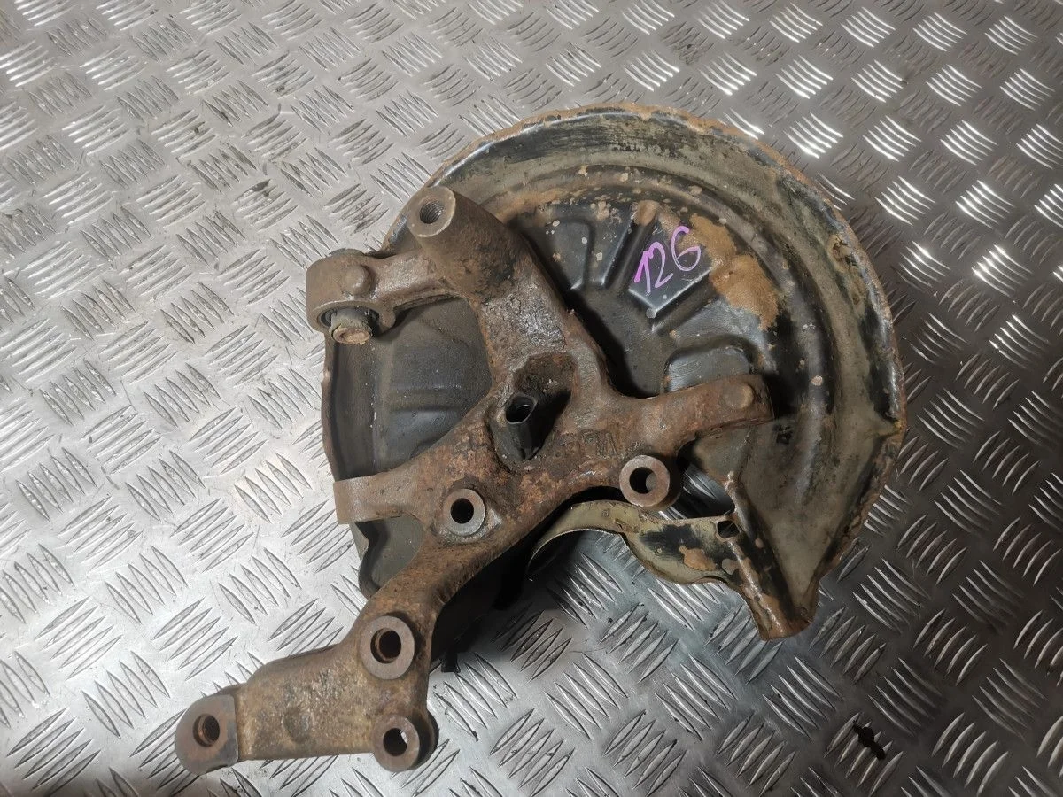 Кулак задний левый Volkswagen Golf V