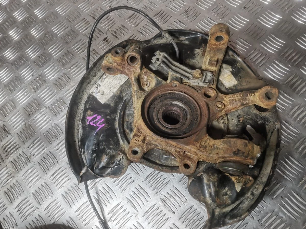 Кулак поворотный задний левый Mercedes-Benz C W203