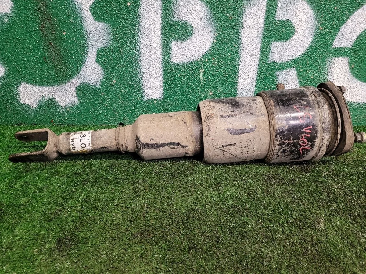 Стойка передняя левая на Lexus LS460L