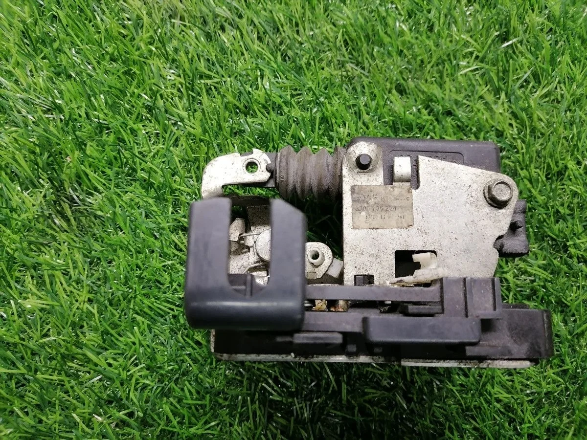 Замок двери передней правой Renault Sandero I