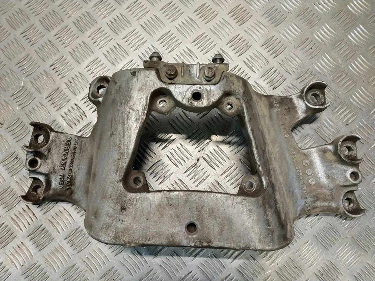 Кронштейн КПП Audi A6 (C6)