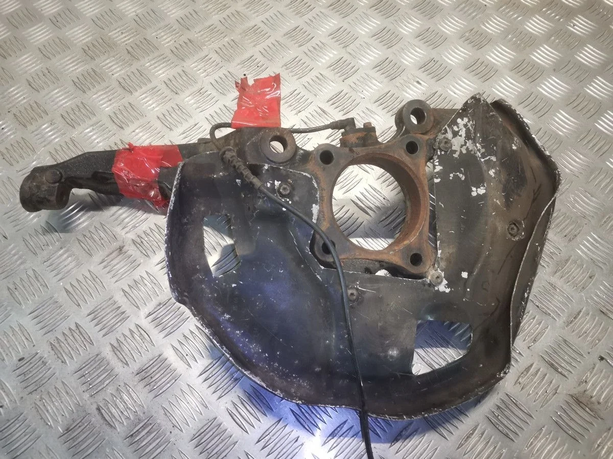 Кулак передний левый Land Rover Discovery 4 L319